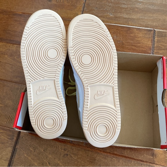 Brand New Nike US 10 EUR 44 Men’s Court Vision Low Canvas White Sesame Sneakers - Picture 10 of 16